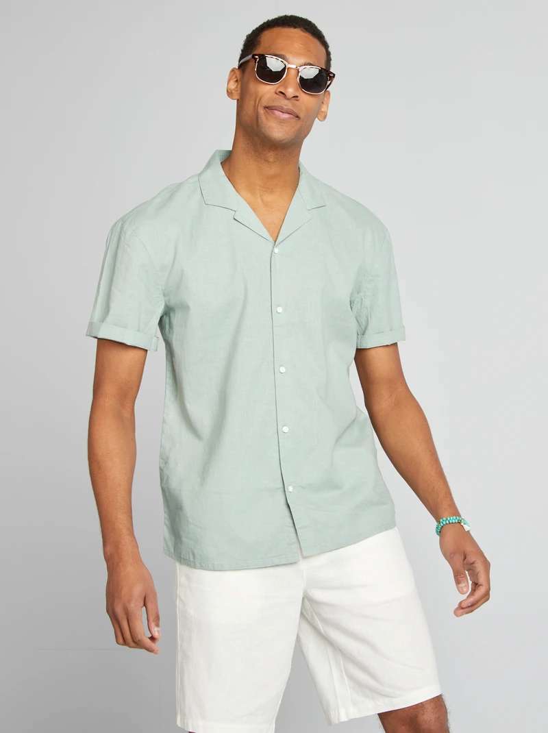  green short sleeved man shirt